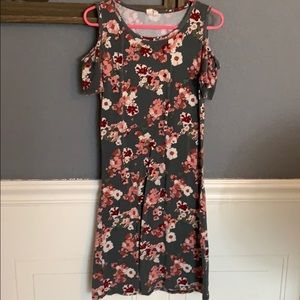 A dress with red and pink flowers